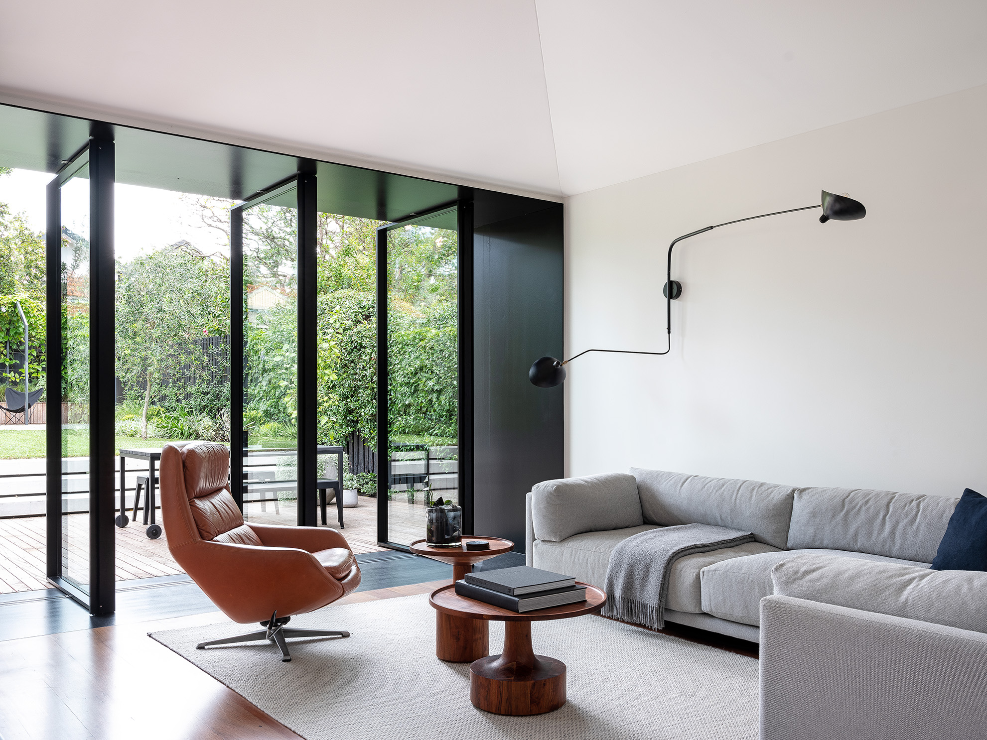 FRAMED HOUSE Architect : Luis Gomez-Siu Design Studio Partner : Vitrocsa Australia Photographer : Tom Ferguson