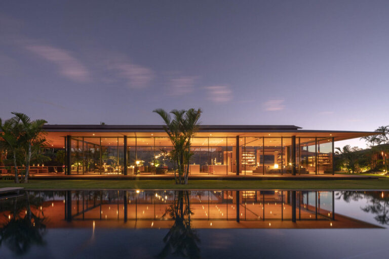 Extraordinary openings: mastering large-scale dimensions