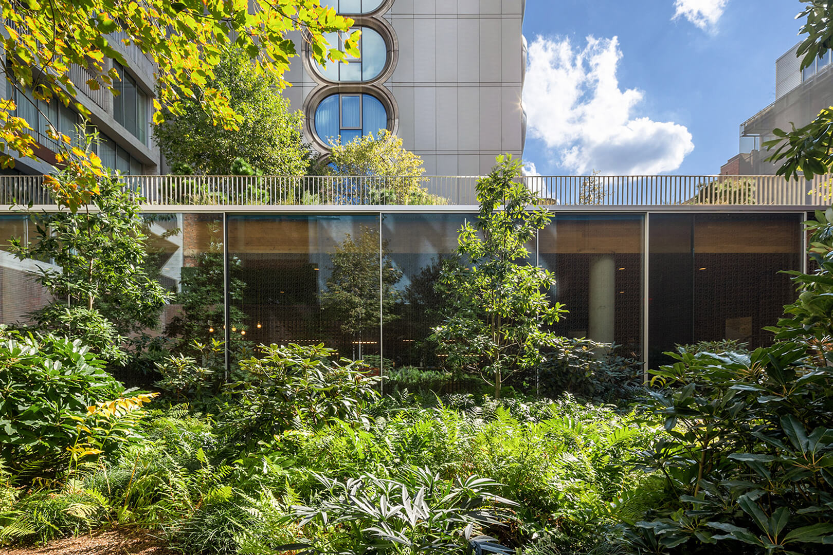 Die Jardim-Residenz in Manhattan des Architekten Isay Weinfeld verwendet insgesamt 195 Vitrocsa Schiebefenster- oder Festverglasungssysteme.