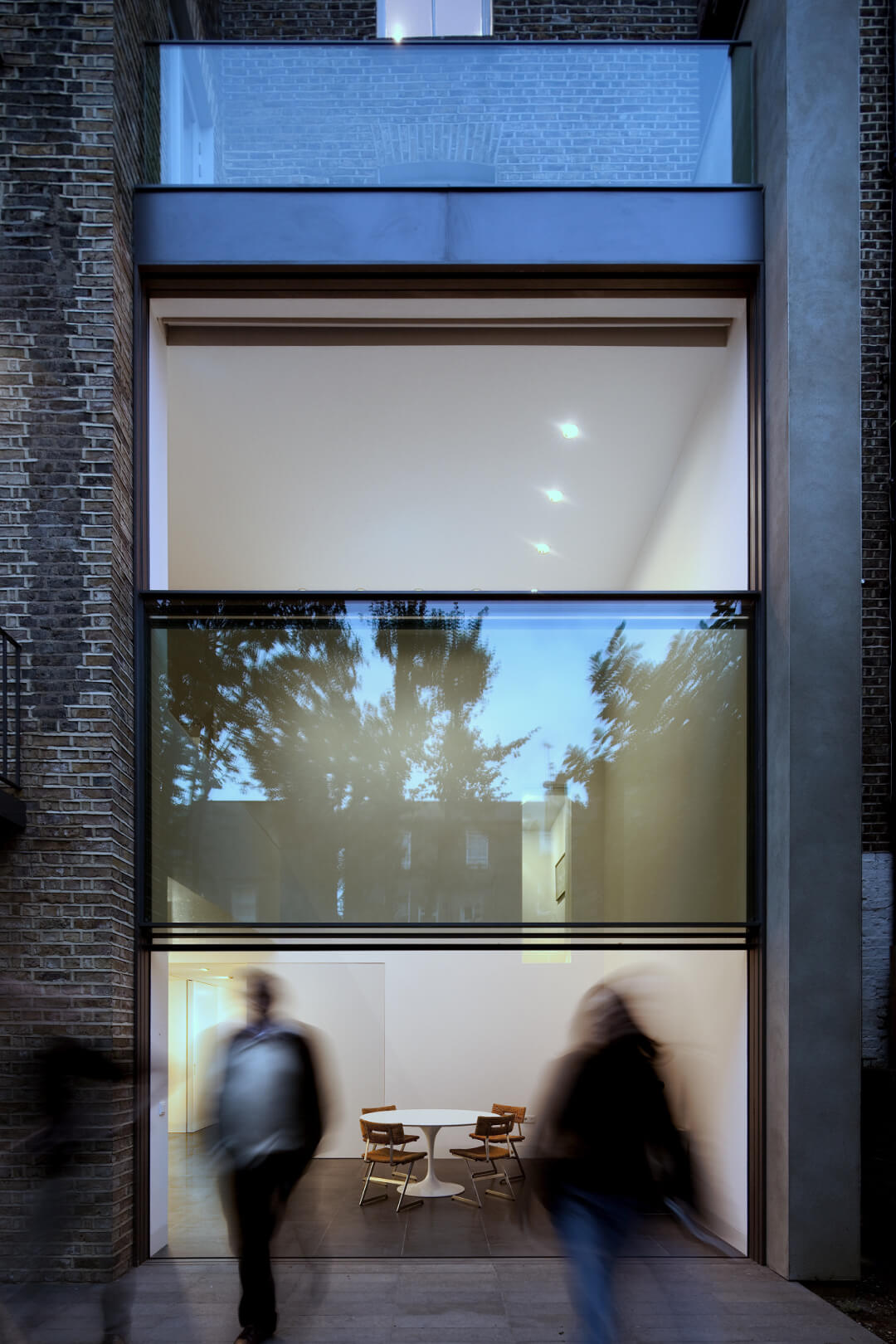 Bassett Road extension with Vitrocsa 3001 guillotine glazed façade.