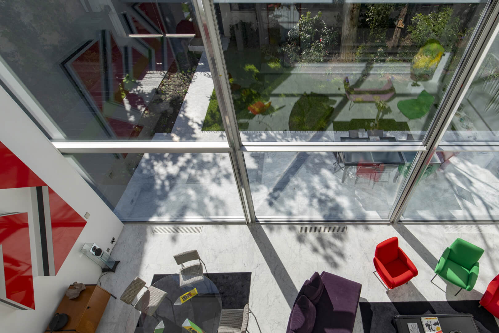 Ventanas de guillotina Vitrocsa TH+ que se elevan 7 m en Contemporary Home Hardel.