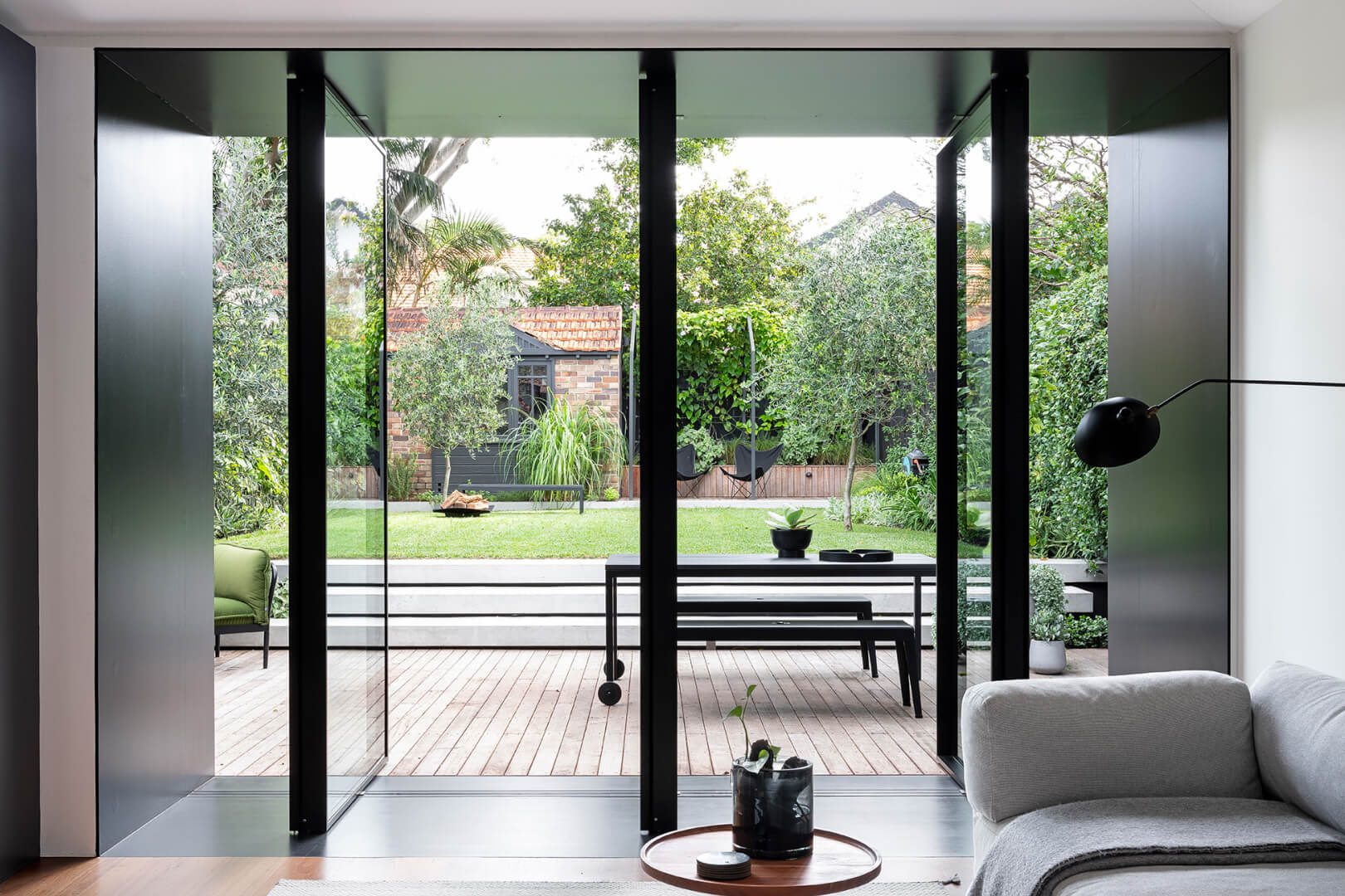 Este proyecto está ubicado en el distrito de Vaucluse en Sídney y cuenta con 4 ventanas pivotantes de Vitrocsa