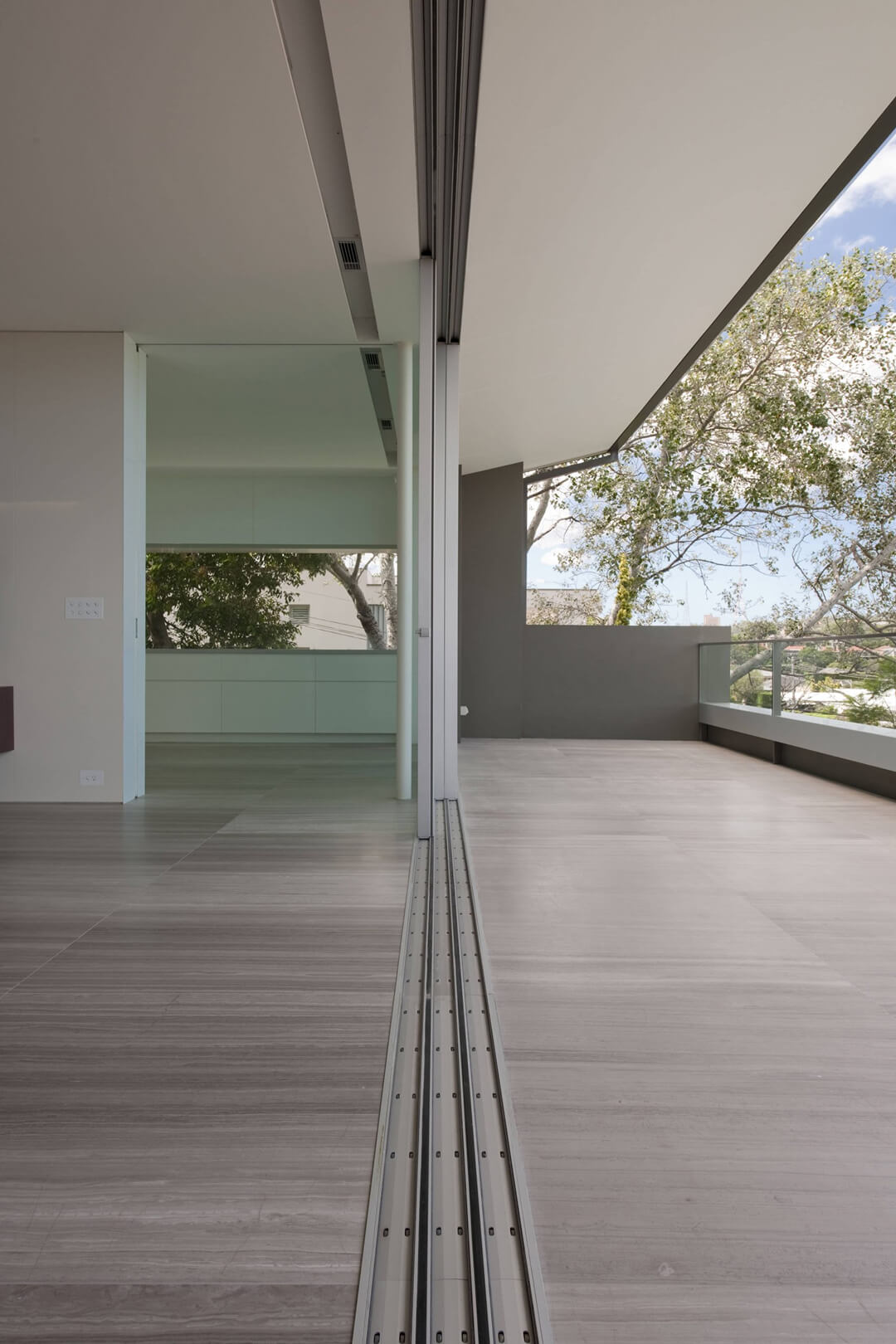 Longueville by Volpatohatz uses Vitrocsa TH+ sliding windows with oversized glazing to frame panoramic views.