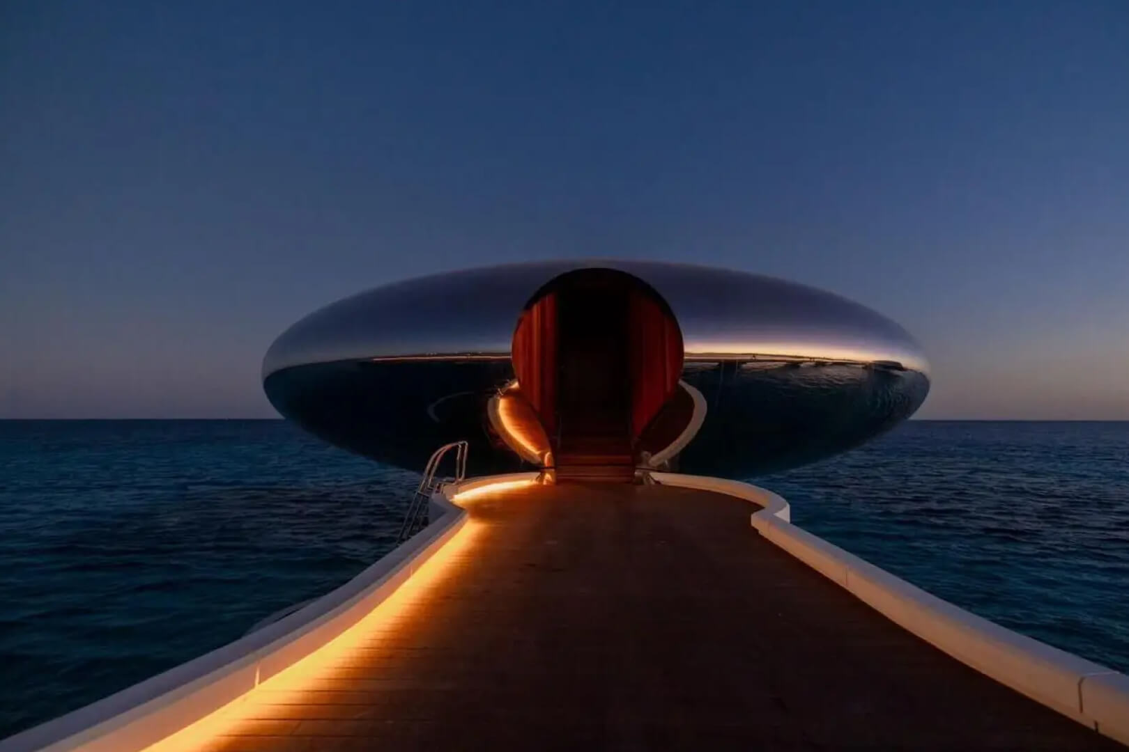 Das nachhaltige Shebara Resort von Killa Design mit dem motorisierten gewölbten Fenstersystem von Vitrocsa.