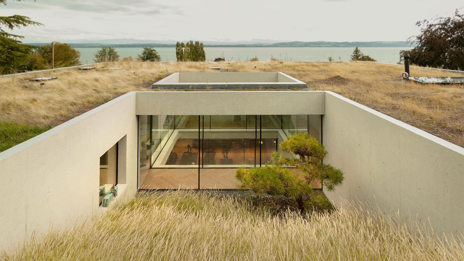 Villa BEC with Minimal Vitrocsa Sliding Windows