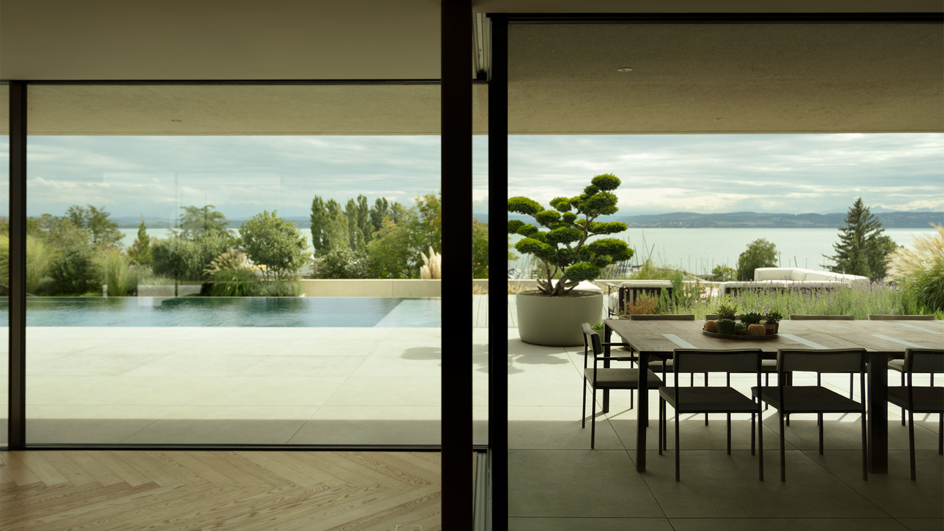 Villa BEC with Minimal Vitrocsa Sliding Windows