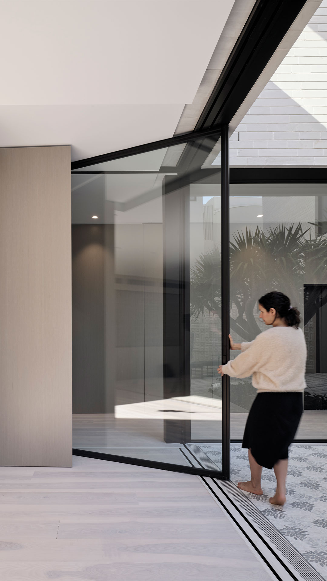 Rose Bay with Vitrocsa Turnable Corner window system