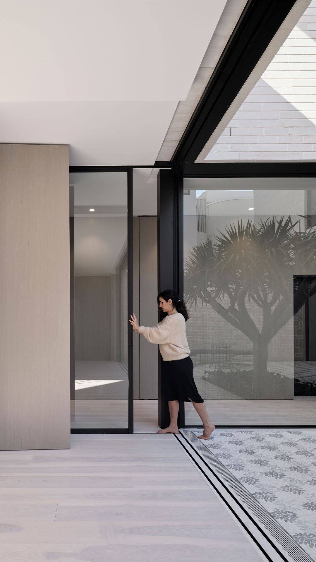 Rose Bay with Vitrocsa Turnable Corner window system