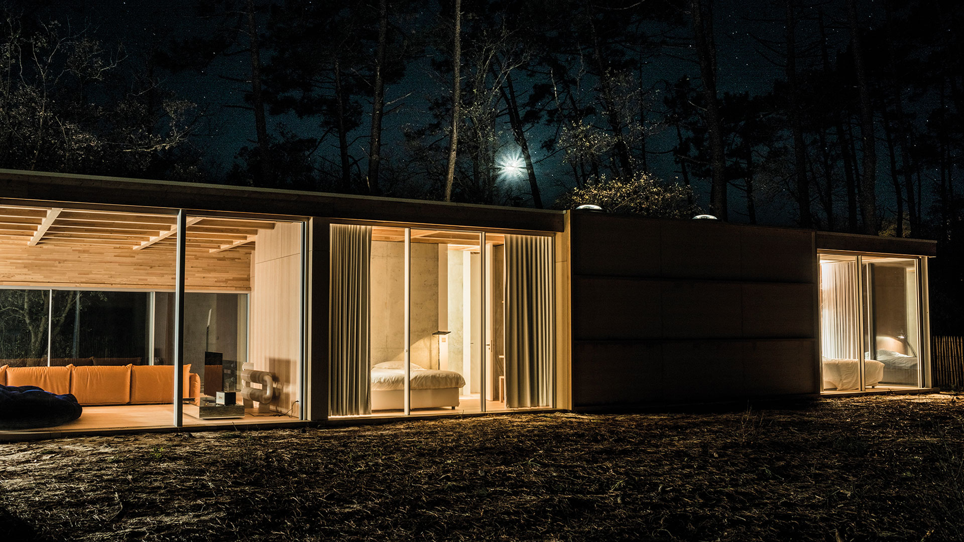Wooden Villa in der Nacht